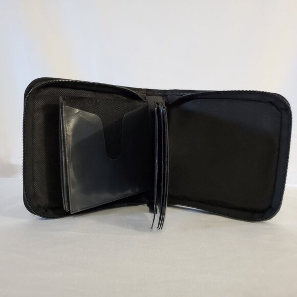 Case Logic CD Wallet / Travel Case – (16) CD Capacity – Black Nylon Exterior - Picture 6 of 11